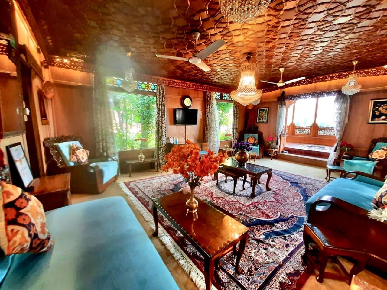 The Badyari Palace Houseboats Сринагар Экстерьер фото