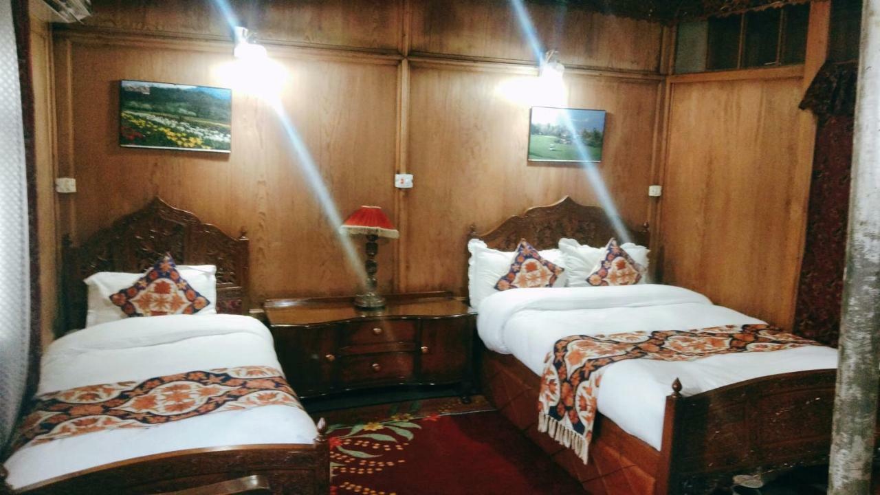 The Badyari Palace Houseboats Сринагар Экстерьер фото