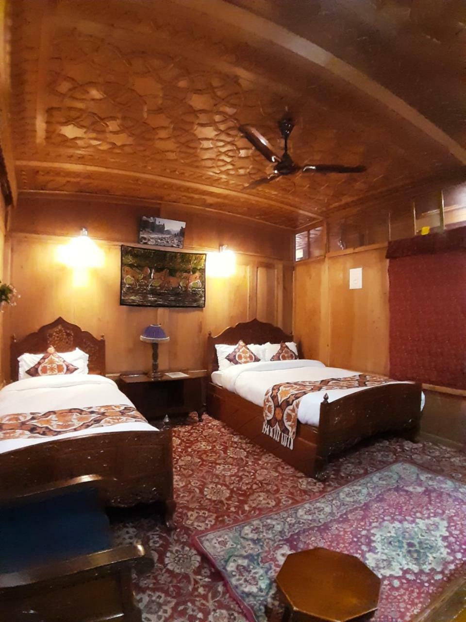 The Badyari Palace Houseboats Сринагар Экстерьер фото